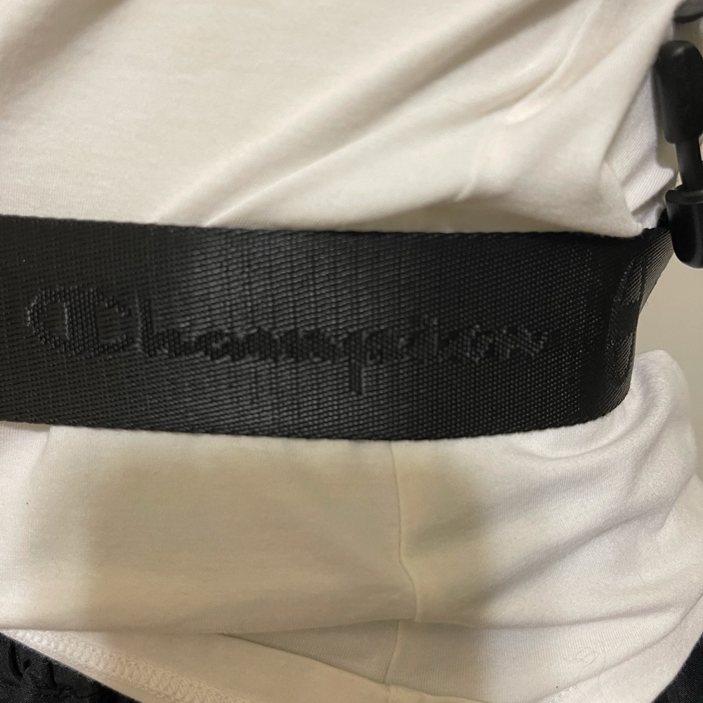 Champion beautiful belt bag good condition no damage - Picture 9 of 14
